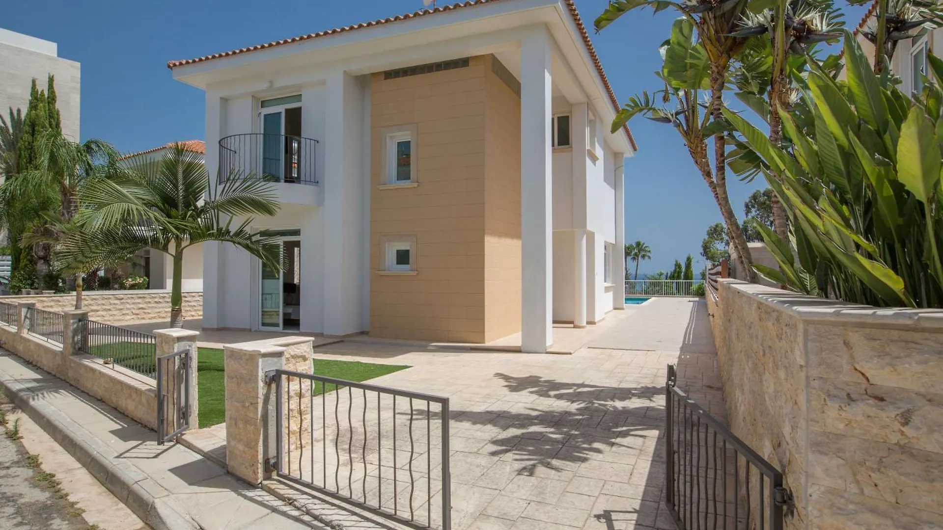 Schoene Villa Direkt Am Meer Protaras